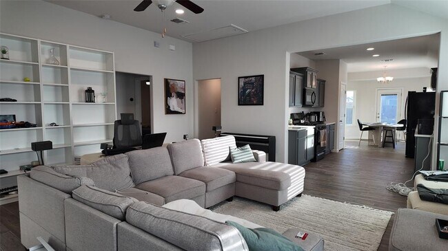 5659 Sabbia Dr in Round Rock, TX - Building Photo - Building Photo