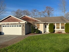 1100 Maddox Creek Ln in Mount Vernon, WA - Building Photo