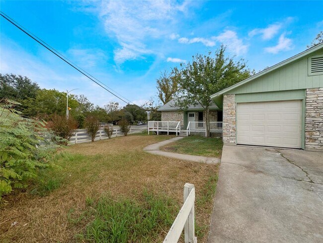 2017 Greenbrook Pkwy in Austin, TX - Building Photo - Building Photo