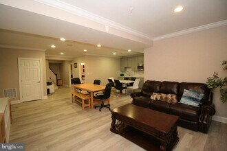 102 Bullard Cir in Rockville, MD - Building Photo - Building Photo