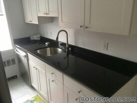 84 St Paul St, Unit 5 in Brookline, MA - Building Photo