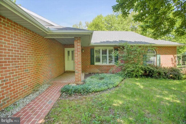 6872 Fairway Dr E in Chambersburg, PA - Building Photo - Building Photo