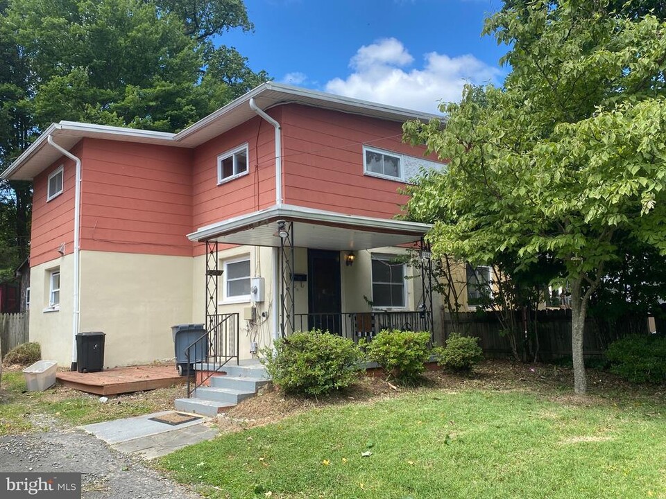 10647 Maple St in Fairfax, VA - Building Photo