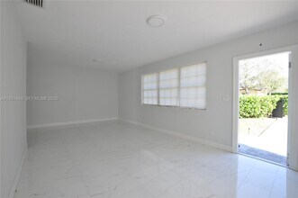 10504 SW 77th Ct in Miami, FL - Building Photo - Building Photo