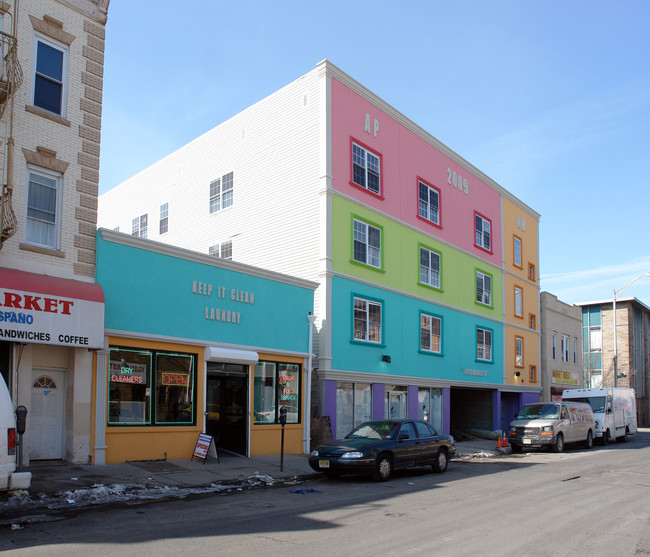 87-91 Market St in Passaic, NJ - Foto de edificio - Building Photo