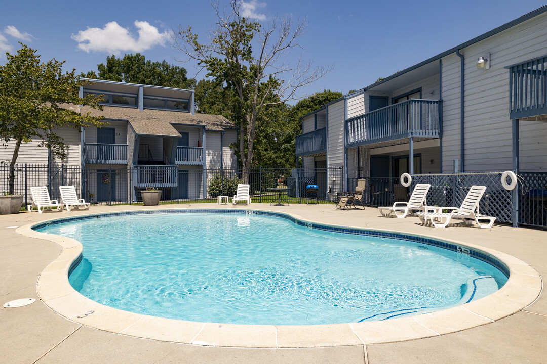 ROOKWOOD GOLF APARTMENTS in Montgomery, TX - Building Photo