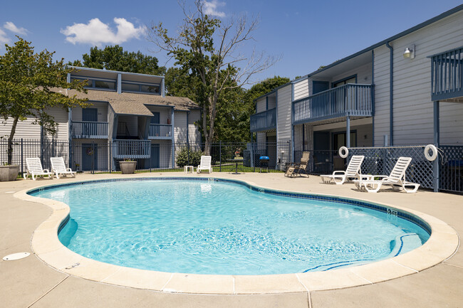 ROOKWOOD GOLF APARTMENTS