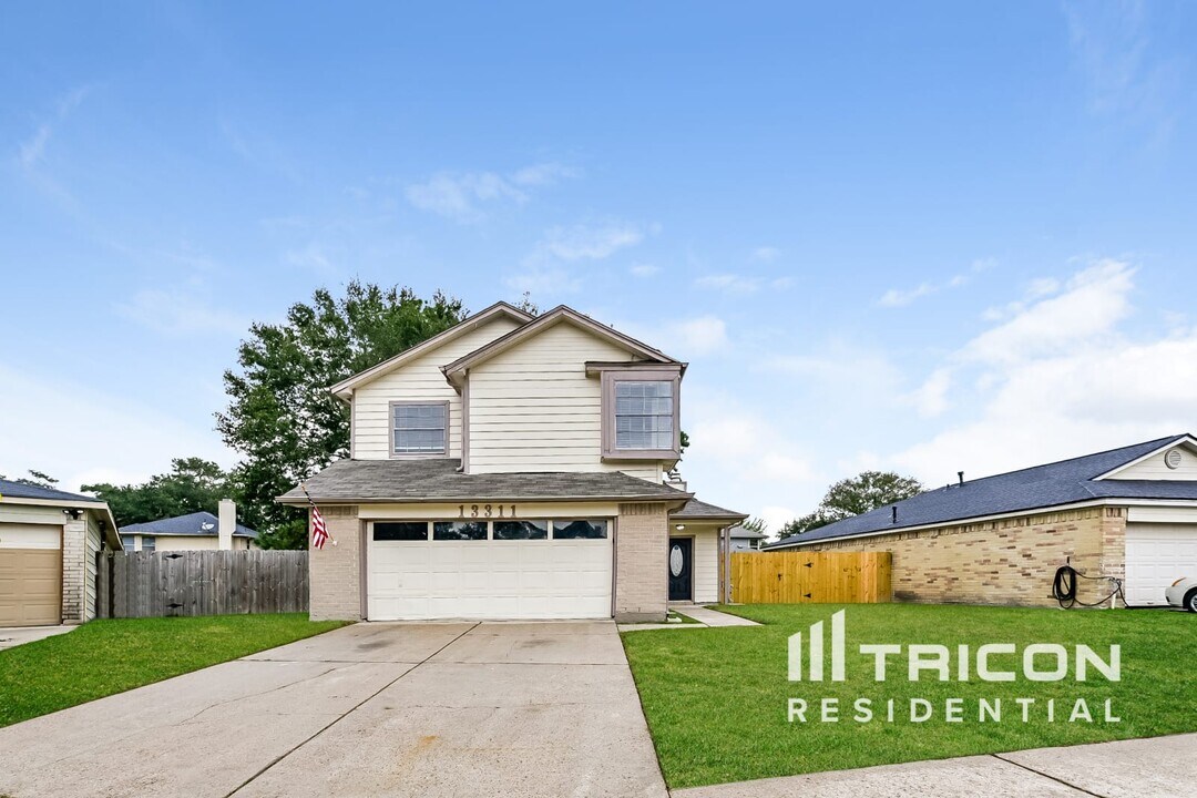 13311 Danshire Dr in Houston, TX - Building Photo