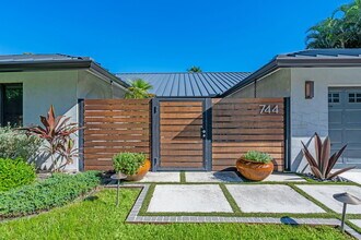744 Windflower Ct in Wellington, FL - Foto de edificio - Building Photo