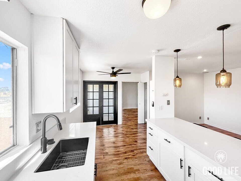 3140 Midway Dr in San Diego, CA - Building Photo