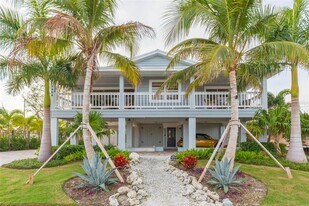 3604 E Maritana Dr in St Pete Beach, FL - Building Photo