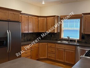 2479 NW Shields Dr in Bend, OR - Building Photo - Building Photo