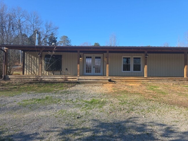 233 MacArthur Ln in Walling, TN - Building Photo - Building Photo