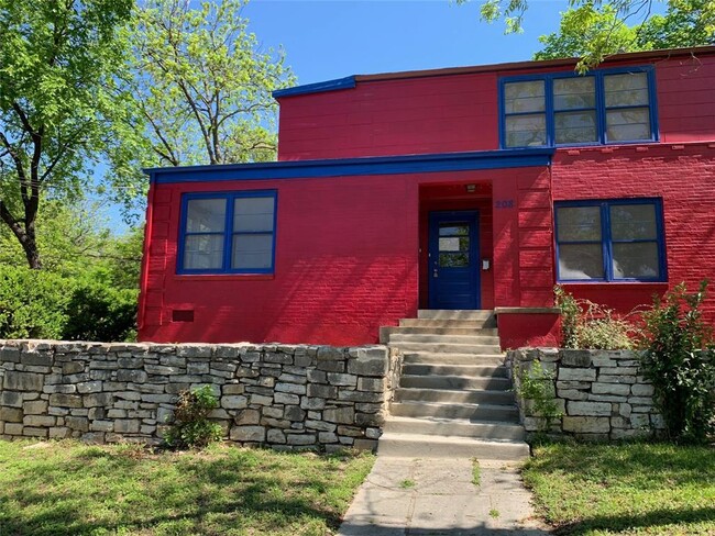 property at 208 W 31st St