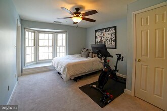 12205 Fairfield House Dr in Fairfax, VA - Building Photo - Building Photo