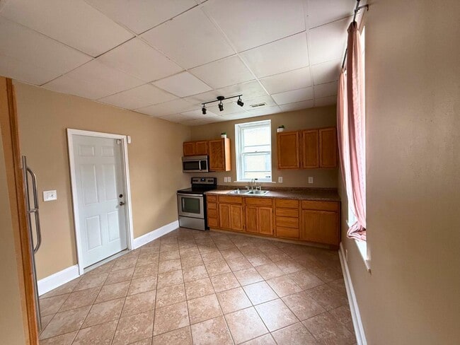 327 Ash St in Jefferson City, MO - Building Photo - Building Photo