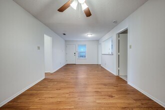 325 Casie Ct in Denton, TX - Building Photo - Building Photo