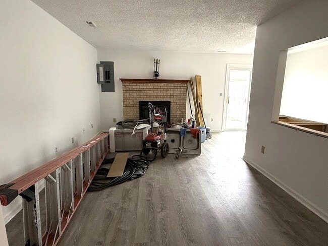 691 Biltmore Dr in Virginia Beach, VA - Building Photo - Building Photo