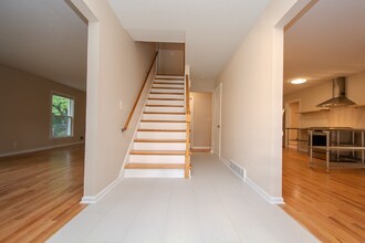 1813 Crossgate Ln in Louisville, KY - Building Photo - Building Photo