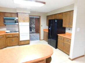 46W356 Jericho Rd in Big Rock, IL - Foto de edificio - Building Photo