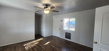 1660 Ashby Rd in Shasta Lake, CA - Building Photo - Building Photo