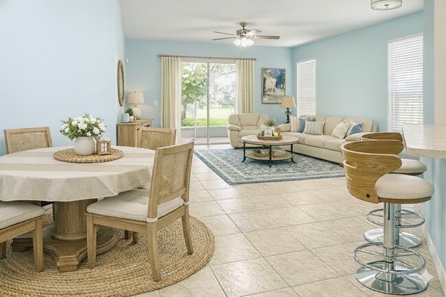 35315 Whispering Pines Dr in Zephyrhills, FL - Foto de edificio - Building Photo