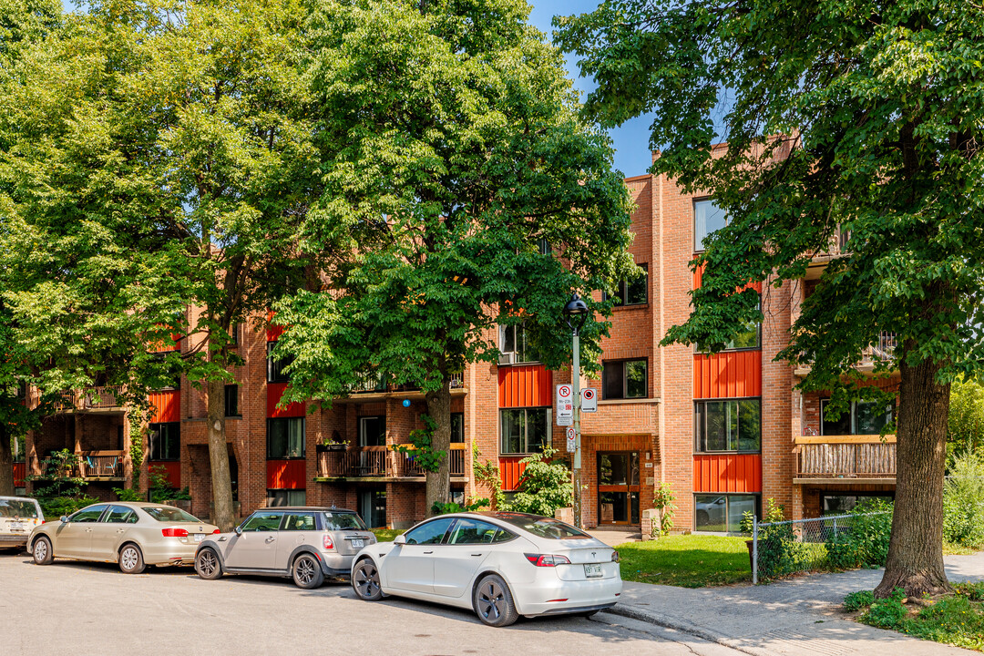 620-644 Delinelle Rue in Montréal, QC - Building Photo