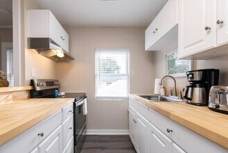 516 Norfolk Ave in Virginia Beach, VA - Building Photo - Building Photo