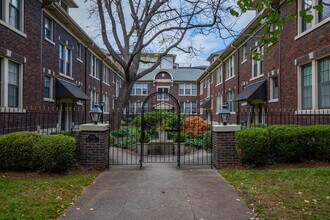 Arlington Court Condominiums in Nashville, TN - Building Photo - Building Photo