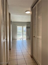 1025 Foxfire Ln in Naples, FL - Foto de edificio - Building Photo