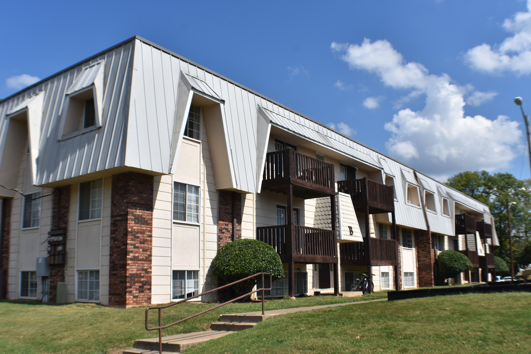 Ruby on the Creek Apartments in Fayetteville, AR - Foto de edificio