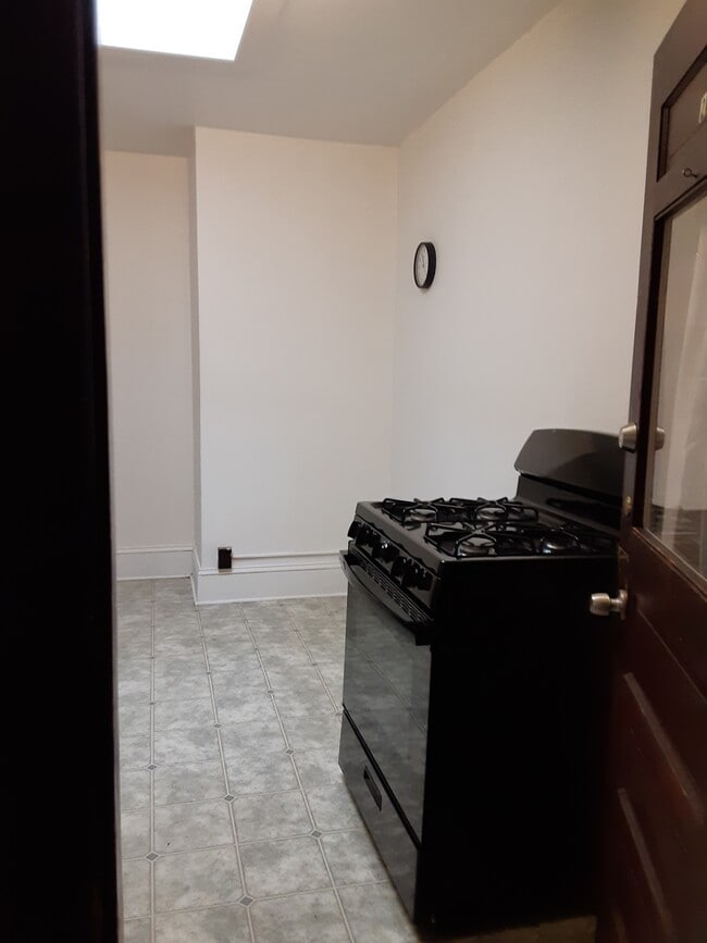 83 Main St, Unit 83MainSt.Apt.2-E in Westfield, MA - Building Photo - Building Photo