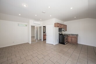 6633 Radford Ave in North Hollywood, CA - Foto de edificio - Building Photo