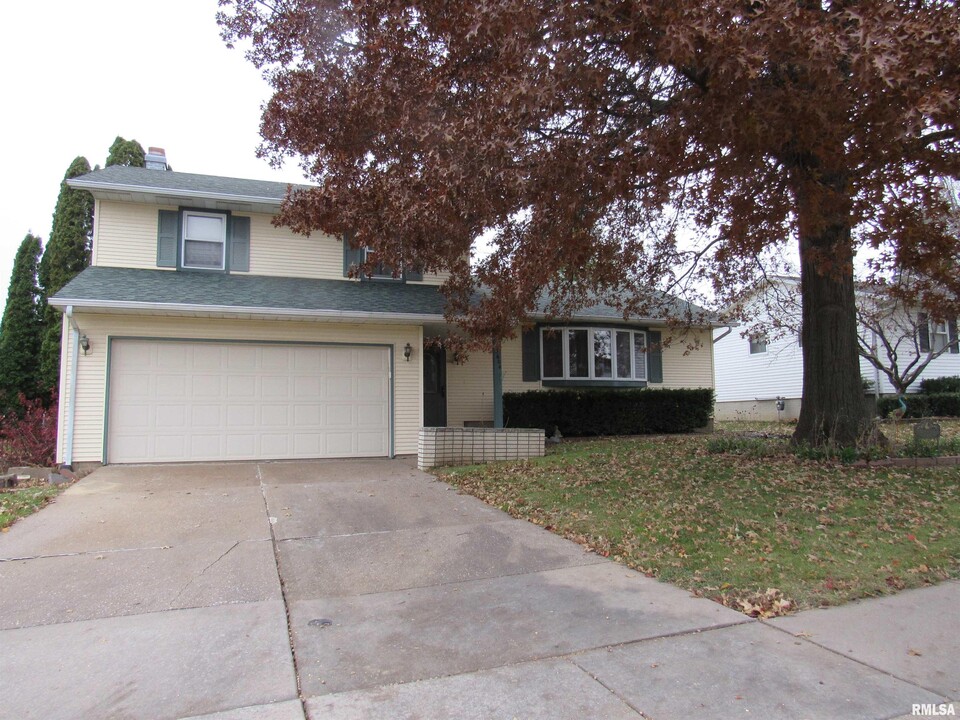 3604 N Birchwood Ave in Davenport, IA - Building Photo