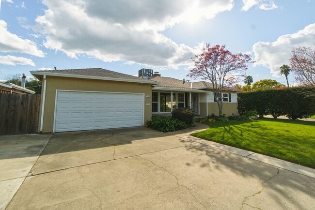 3108 Pennland Dr in Sacramento, CA - Building Photo - Building Photo