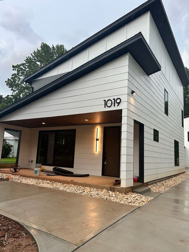 property at 1021 Gregg St