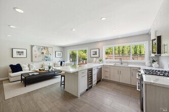 310 Marin Oaks Dr in Novato, CA - Building Photo - Building Photo