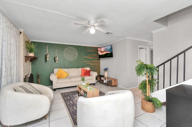 5837 W Sunforest Dr in Houston, TX - Building Photo - Building Photo