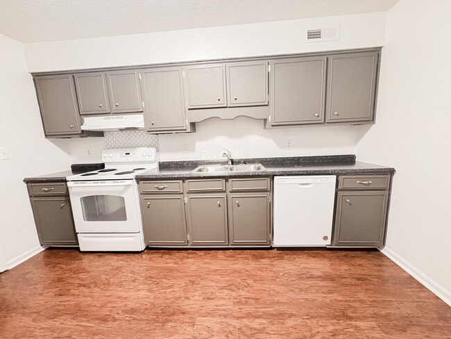 1704 12th Pl S, Unit B in Phenix City, AL - Building Photo - Building Photo