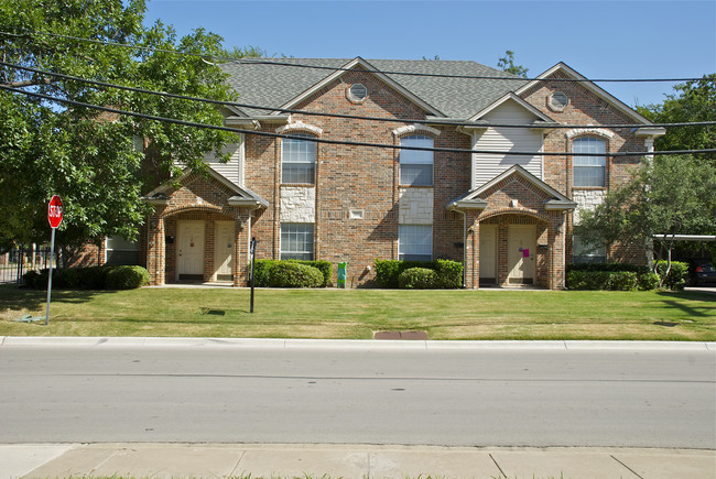 501 Withers St in Denton, TX - Foto de edificio - Building Photo