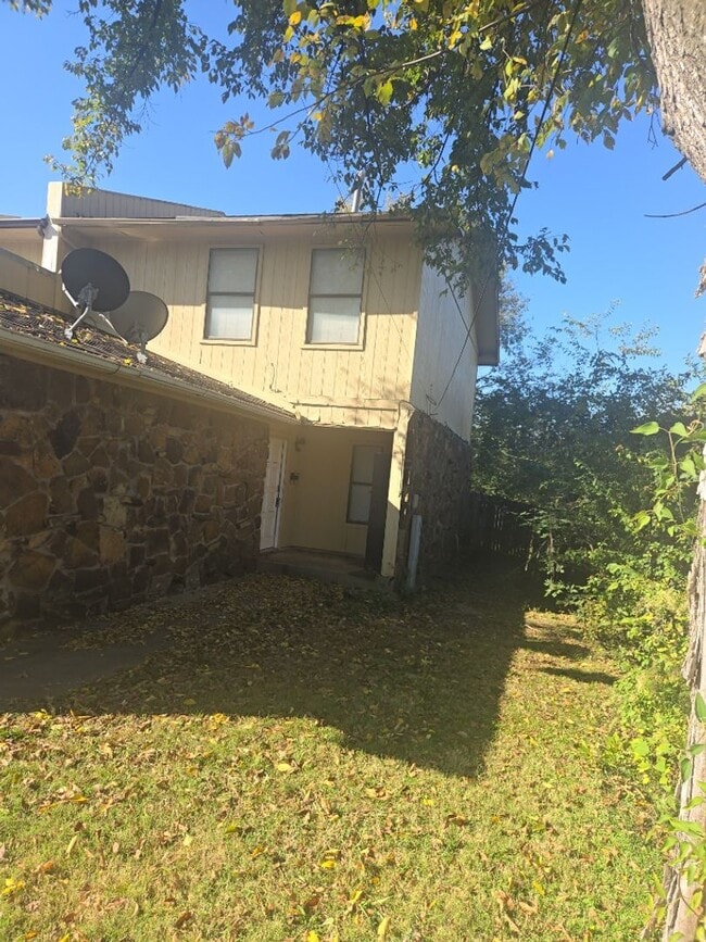 2564 S Jamestown Ave in Tulsa, OK - Foto de edificio - Building Photo