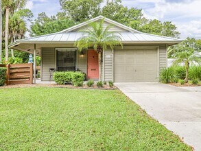 2103 31st Ave in Vero Beach, FL - Building Photo - Building Photo