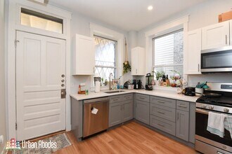 870 W Buckingham Pl, Unit G02C in Chicago, IL - Building Photo - Building Photo