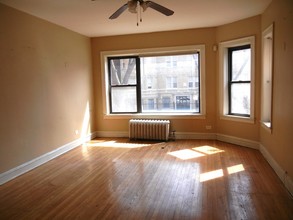 7656-7658 S Kingston Ave in Chicago, IL - Building Photo - Interior Photo