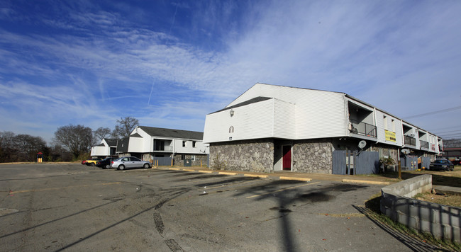 River Village Apartments in Nashville, TN - Foto de edificio - Building Photo