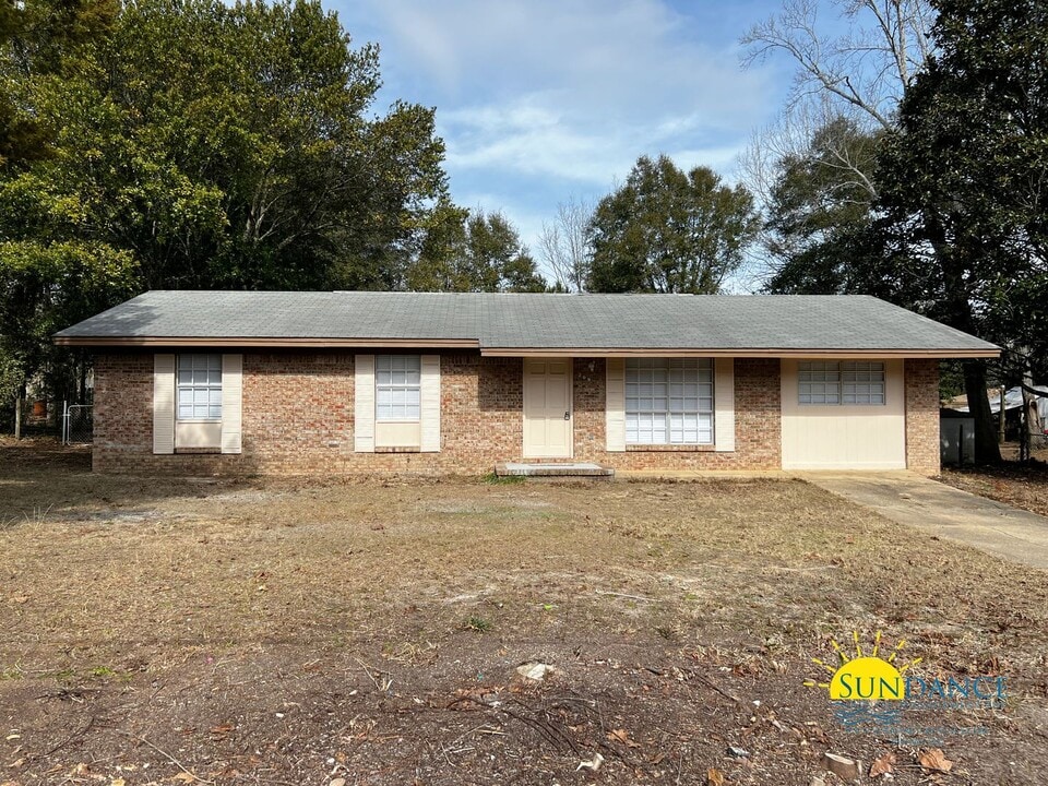 209 Forrest Pkwy in Crestview, FL - Building Photo