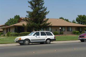 Golden Village Apartments in Lincoln, CA - Building Photo - Building Photo