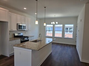 830 Huntley Ln in Troy, MI - Foto de edificio - Building Photo