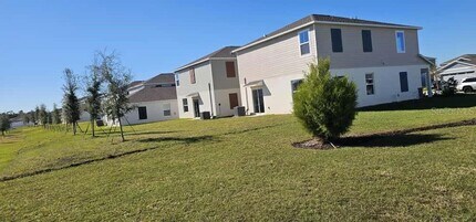 3881 Corsican Ln in Lake Alfred, FL - Foto de edificio - Building Photo