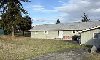 950 E Belfield Ave in Sequim, WA - Building Photo